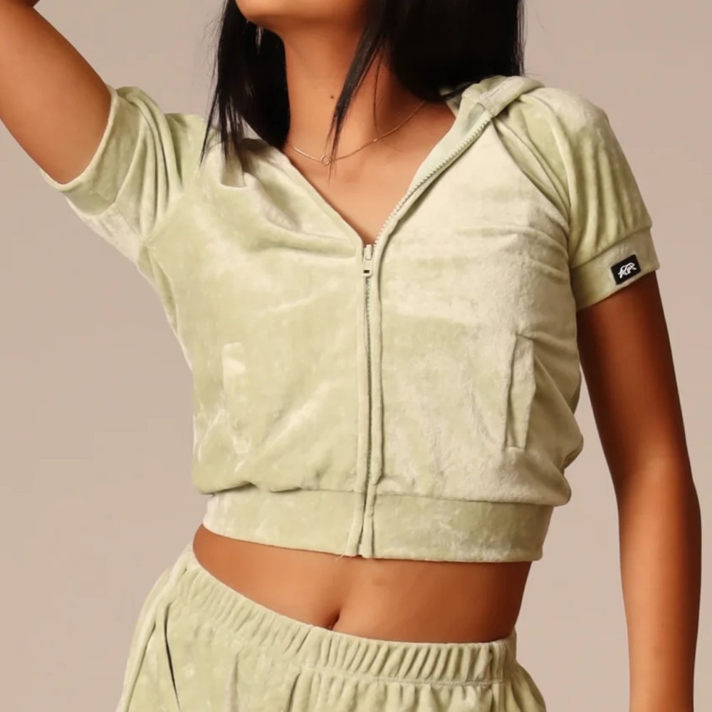 Stylish Green Crop Top Sweatshirt.